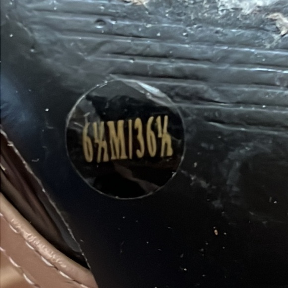 WOMEN’S BCBGENERATION DARRON TWO-TONE PATENT PUMP - Picture 6 of 6